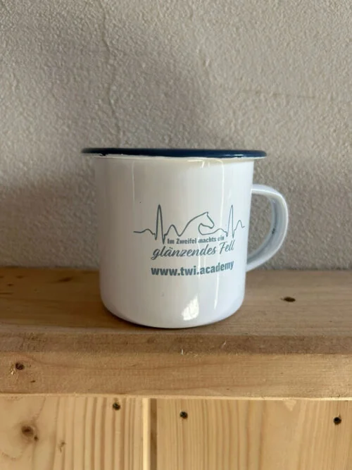 tasse-glaenzendes-fell-blau-01